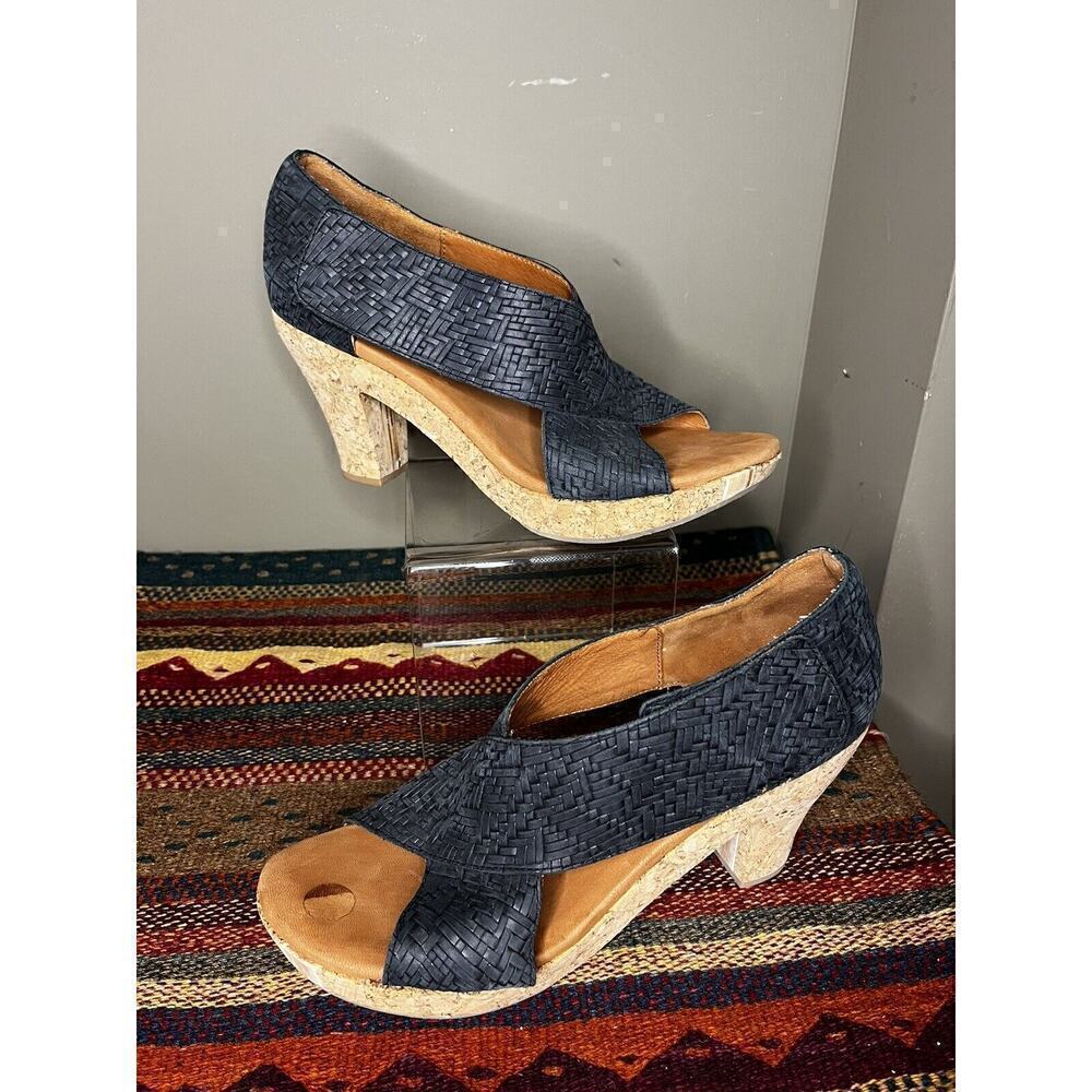 Gentle Souls Sun Dae Charcoal Gray Criss Cross Peep Toe Cuban Heel Womens Size 9